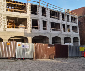 Nowa kamienica na Podzamczu nabiera kształtów