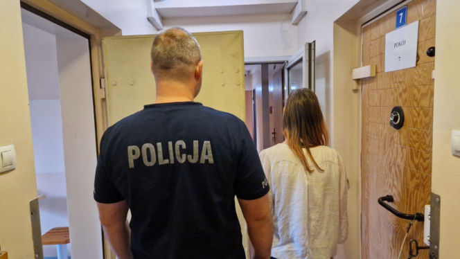 Pieniądze leżały na ziemi, więc je wzięli. Teraz staną przed sądem