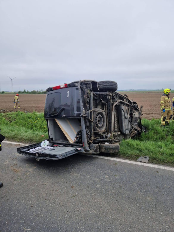 Kierowca busa wjechał do rowu. Wypadek w powiecie gostyńskim