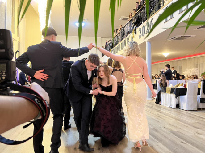 Studniówka pełna blasku i emocji! Tak bawili się maturzyści II LO w Bydgoszczy [ZDJĘCIA]