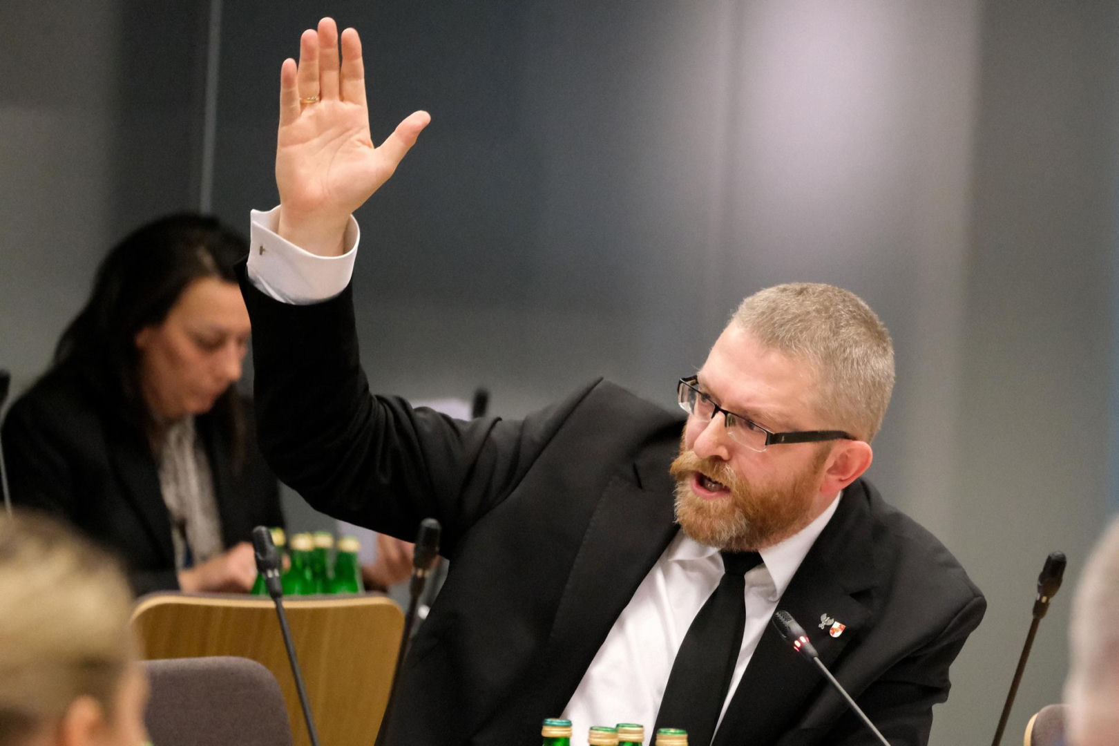 Parlament Europejski podjął decyzję ws. Grzegorza Brauna. Co z jego immunitetem?
