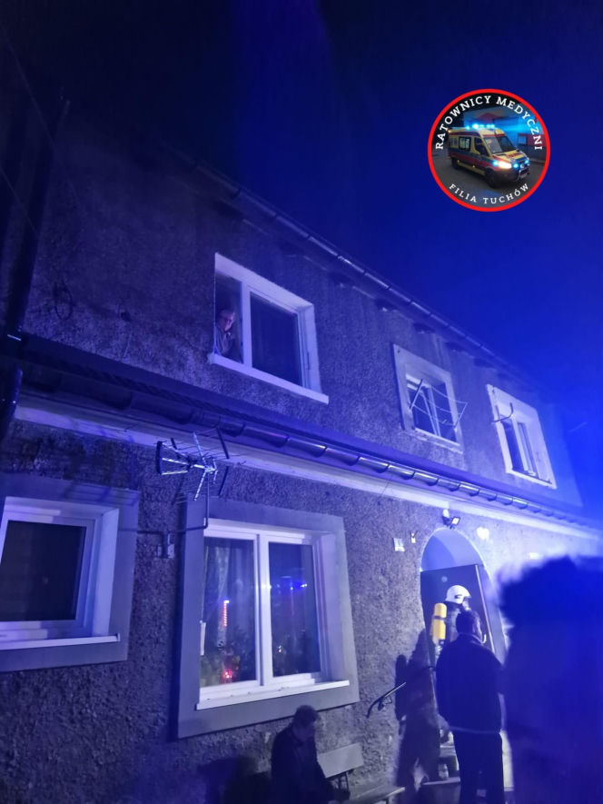 Pożar mieszkania w bloku przy ul. Wołowej w Tuchowie. Ewakuowano 13 osób