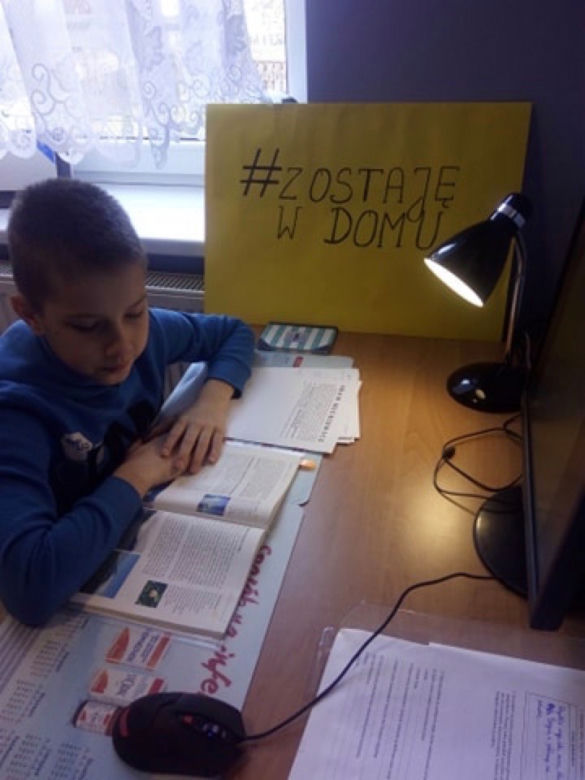 Koronawirus. Uczniowie z Zawiercia uczą dorosłych. Mają ważny apel