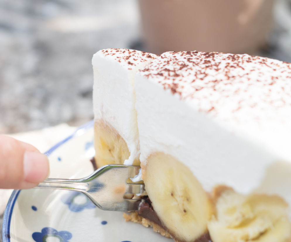 Ciasto z bananami i pianką jogurtową na kruchym spodzie 