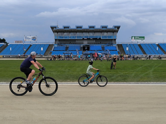 Rowerowa Stolica Polski - kręcili kilometry na stadionie w Lesznie