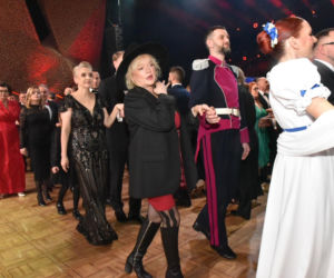 XIV Marszałkowski Bal Dobroczynny w CKK Jordanki. Zdjęcia ze środka. Efektowne kreacje VIP-ów