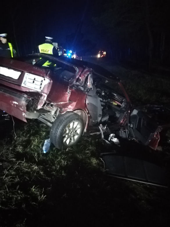Groźny wypadek na obwodnicy Bydgoszczy! Kierowca zakleszczony w aucie 