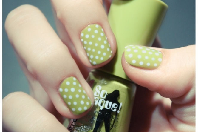manicure, paznokcie, manicure w kropki, lakier do paznokci