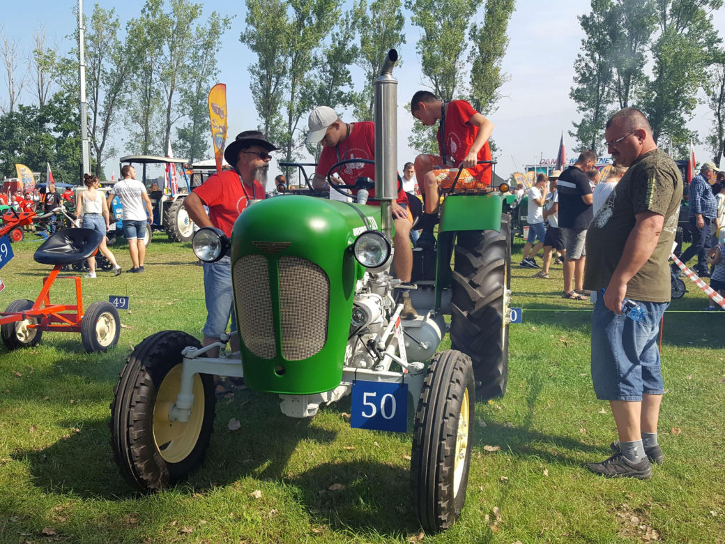 Festiwal starych ciągników w Wilkowicach. Setki maszyn, tysiące widzów i upał