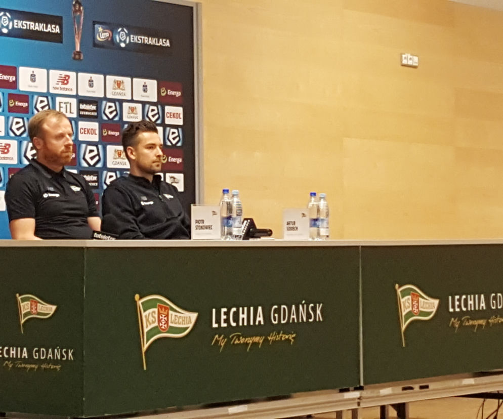 Na piątkowej konferencji przedmeczowej obecni byli trener Piotr Stokowiec oraz napastnik Artur Sobiech