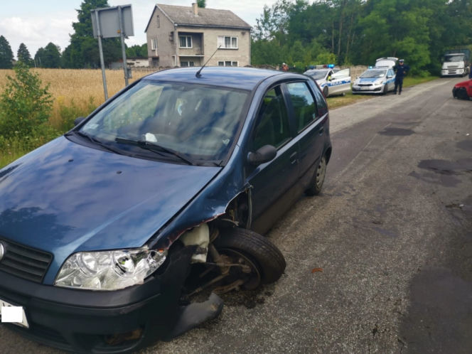Łódzkie: Pojechał po chleb, spowodował kolizję. WYDMUCHAŁ 4 PROMILE!