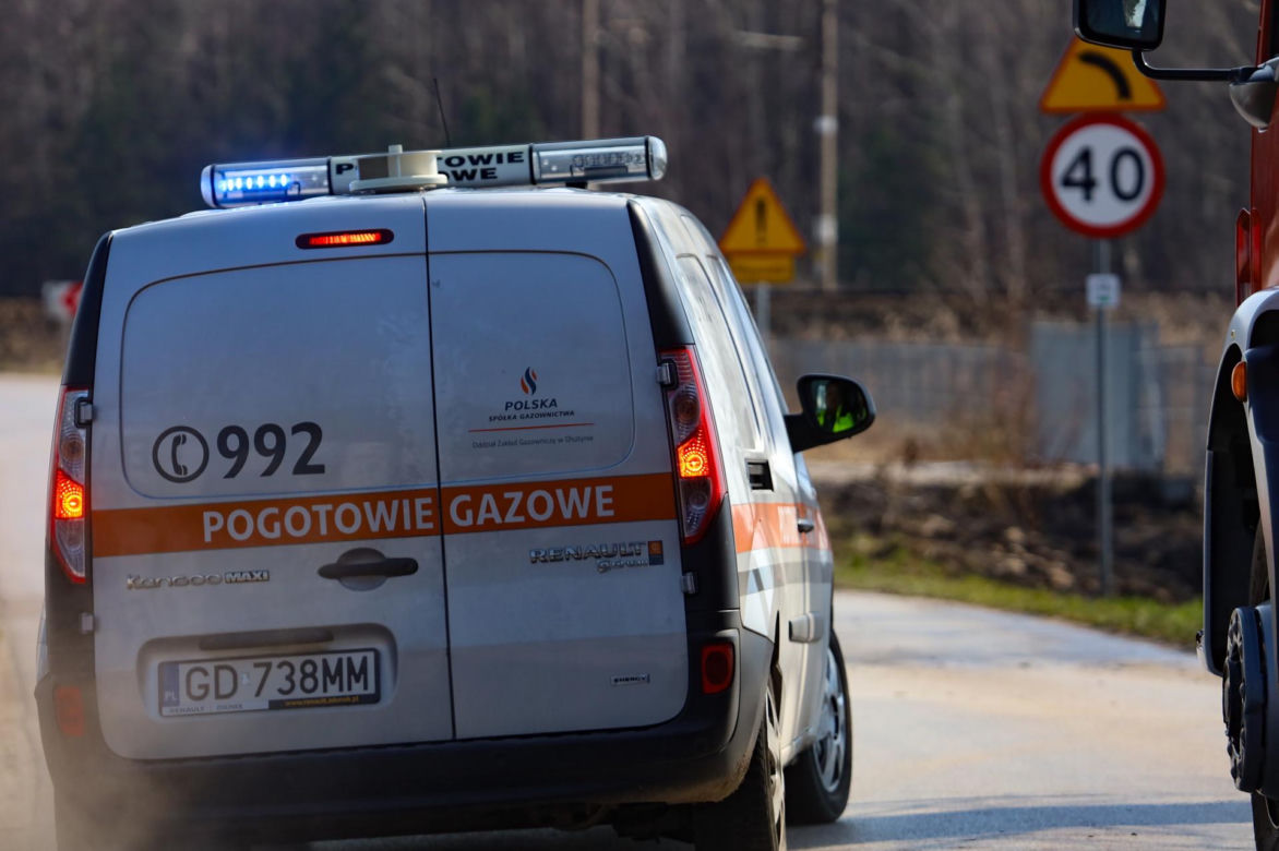 Pożar w Lubajnach pod Ostródą! Ogień zagraża schronisku dla zwierząt. Psy ewakuowane!