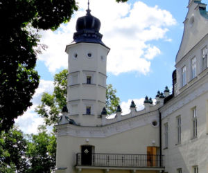 Jeden z najpiękniejszych pałaców znajduje się w województwie łódzkim. Jest dumą średniowiecznego miasta