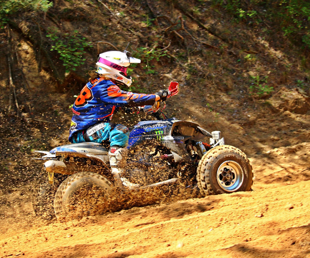 Quad w lesie 