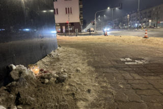 Zginął mały chłopiec. W miejscu tragedii zapłonęły znicze. Warszawa wstrząśnięta wypadkiem na Grochowskiej