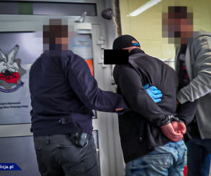POTĘŻNA akcja policji w Katowicach. Rozbito gang pseudokibiców [ZDJĘCIA]