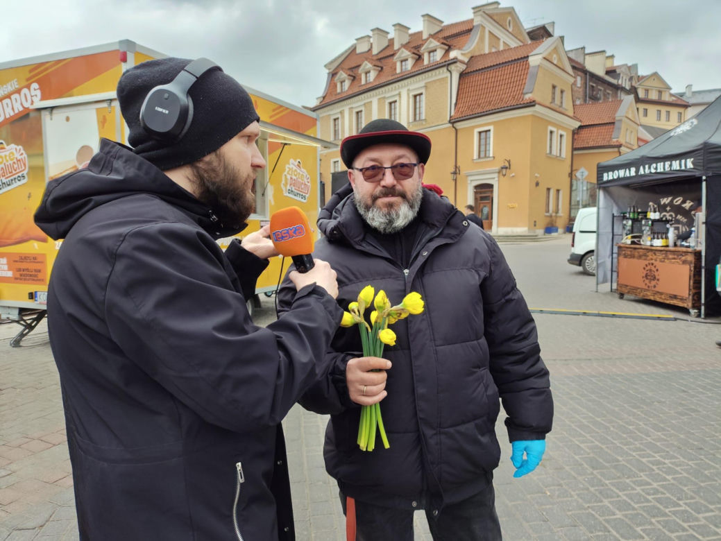 ESKA Lublin rozdawała żonkile na wiosnę