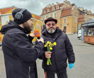 ESKA Lublin rozdawała żonkile na wiosnę