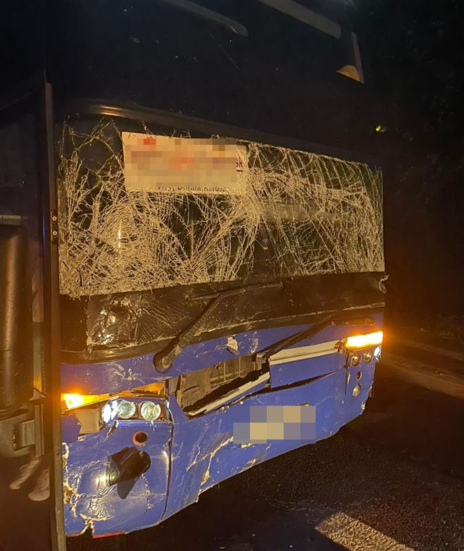 Zderzenie samochodu z autokarem na koło Tomaszowa Lubelskiego. Dwie osoby nie żyją!