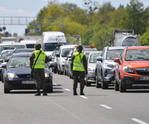 Ogromne korki na autostradzie prowadzącej do przejścia w Kołbaskowie