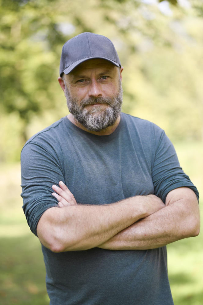 Leszek Lichota dopiero co ogłosił rozstanie. Teraz na czerwonym dywanie pozował u boku pięknej blondynki. To znana stylistka