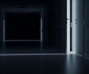 Pasażerka uderzyła w SOR. Jakie były konsekwencje nieoczekiwanego manewru?