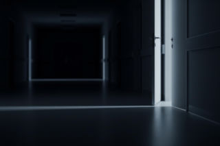 Pasażerka uderzyła w SOR. Jakie były konsekwencje nieoczekiwanego manewru?