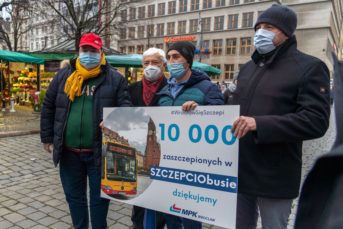 We wrocławskim SZCZEPCIObusie zaszczepiło się już ponad 13 tys. osób