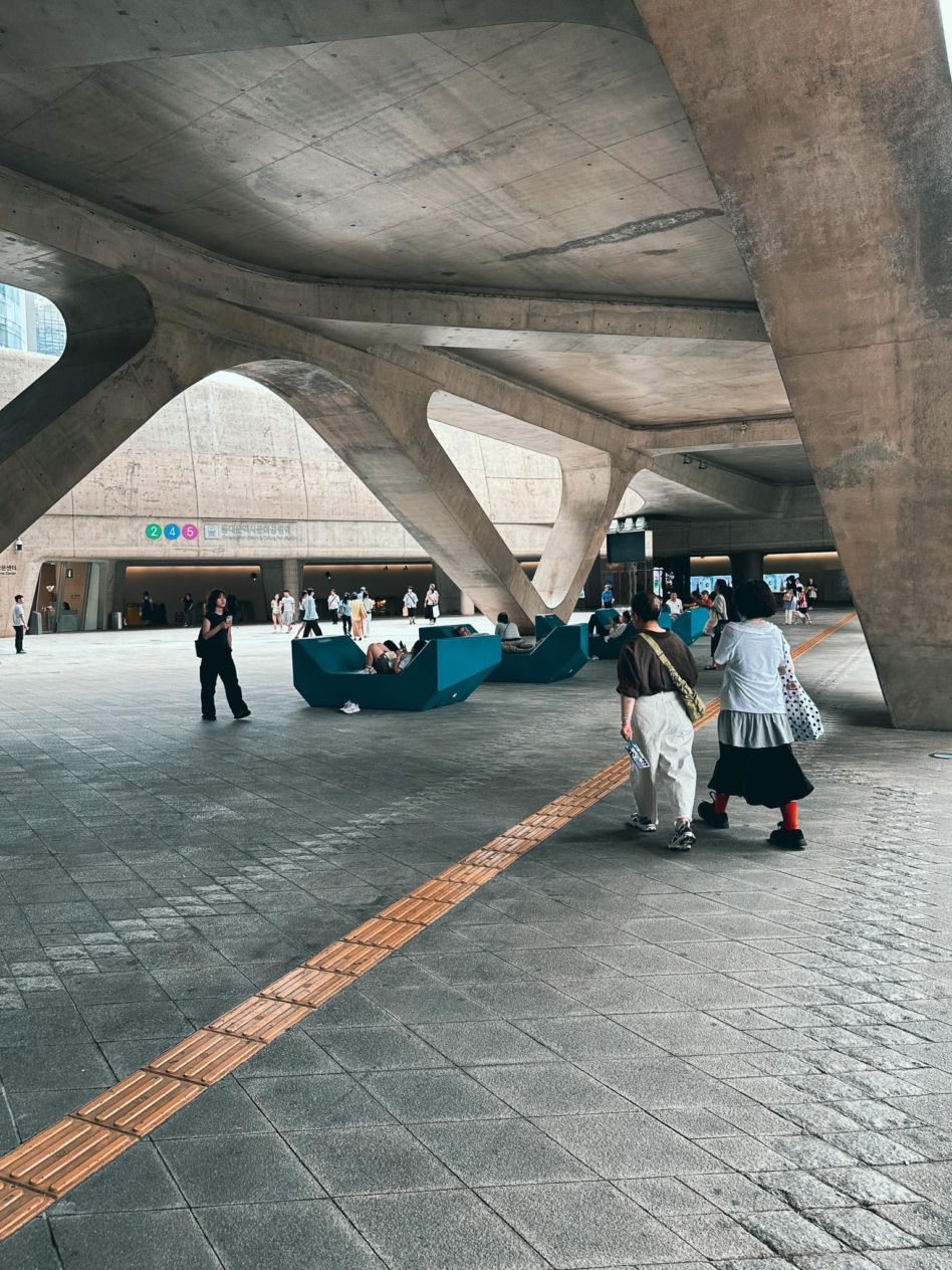 Zaha Hadid i jej Dongdaemun Design Plaza w Seulu