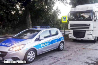 Kilkanaście ton ładunku i kierowca pod wpływem to śmiertelne połączenie. Policjanci zareagowali w porę