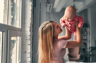 Uważaj na baby pink. Poporodowa euforia to niekoniecznie dobry znak