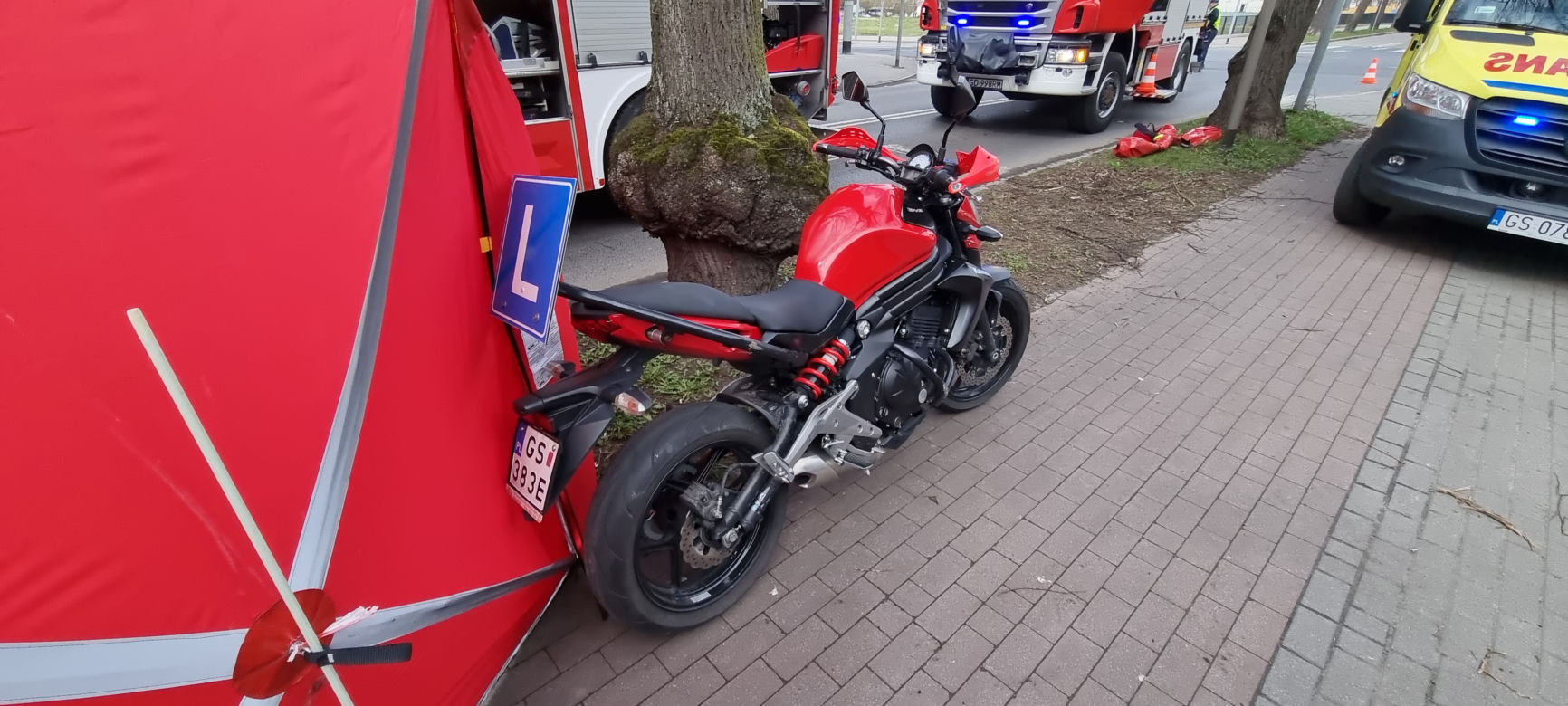 Dramat podczas egzaminu na prawo jazdy w Słupsku. Motocyklista runął na ziemię