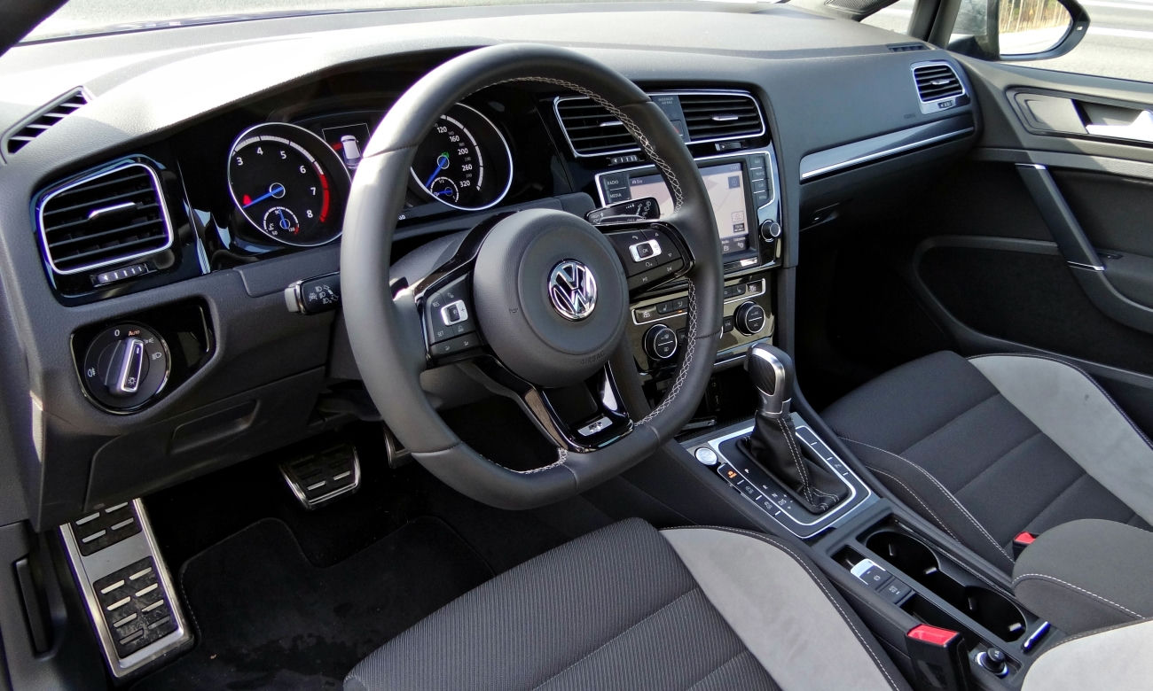Volkswagen Golf R 2.0 TSI 300 KM