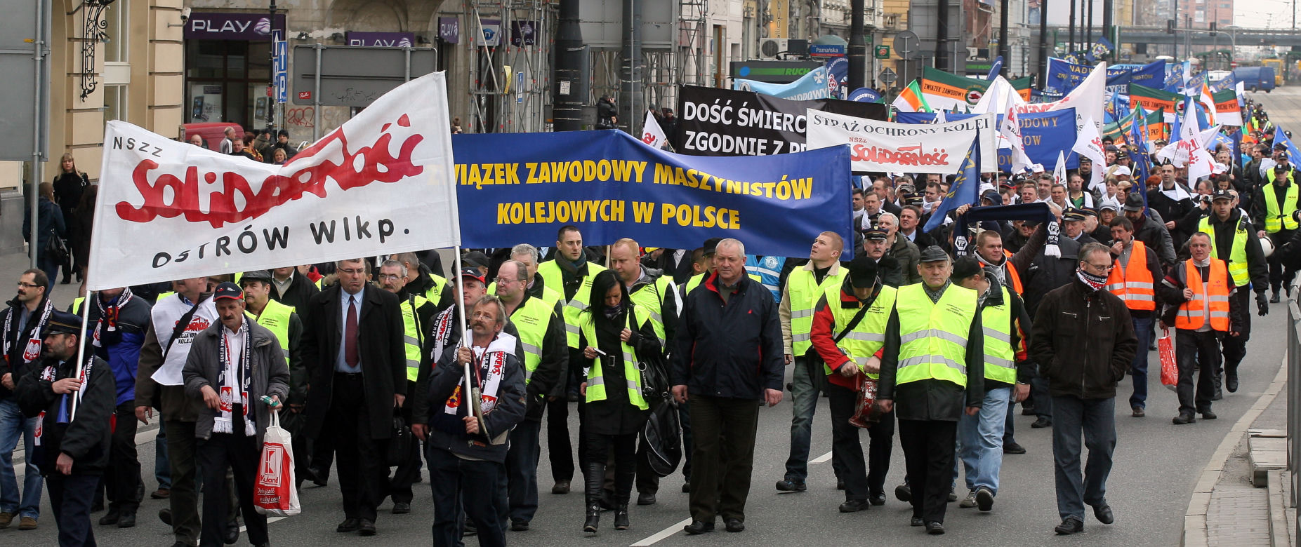 WARSZAWA: Protest KOLEJARZY przed Kancelarią Premiera - ZDJĘCIA