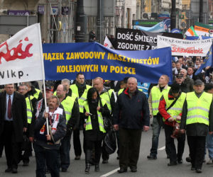 WARSZAWA: Protest KOLEJARZY przed Kancelarią Premiera - ZDJĘCIA