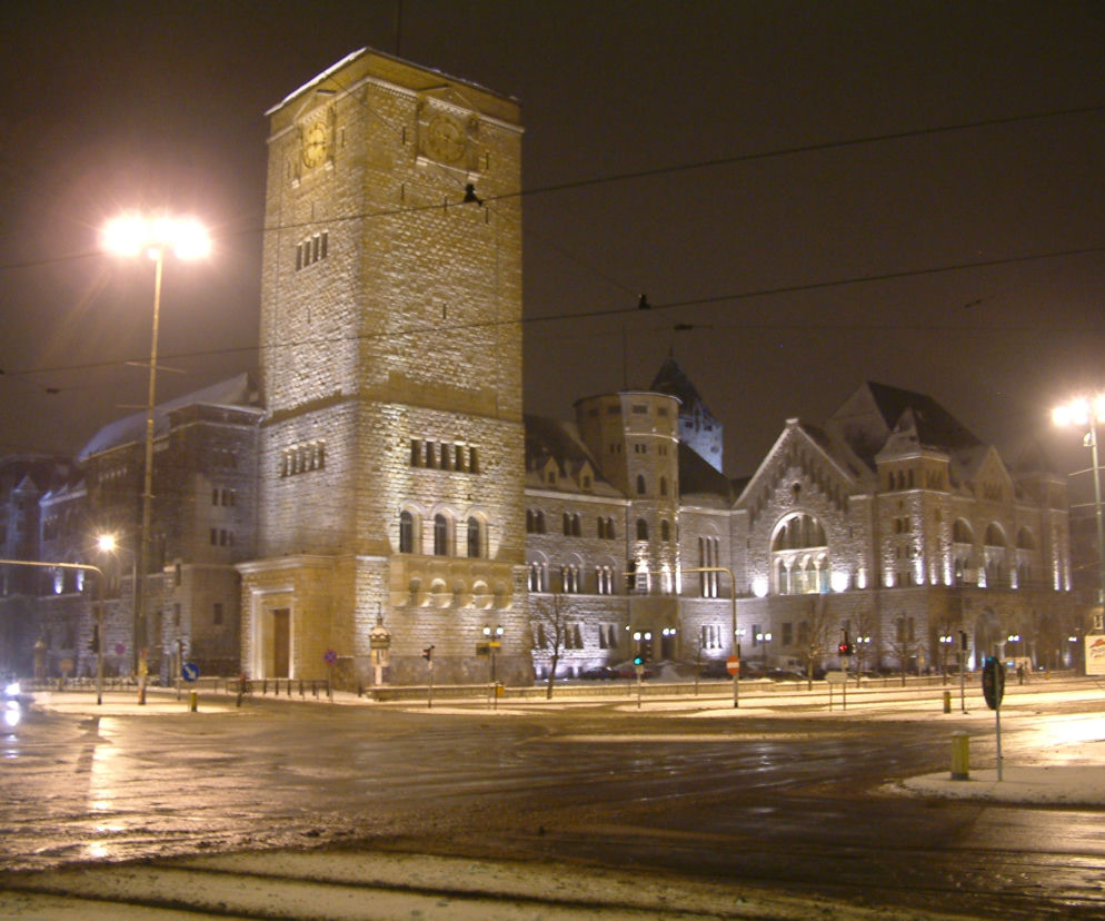 Poznańskie zabytki prezentują się równie dobrze po zmroku...