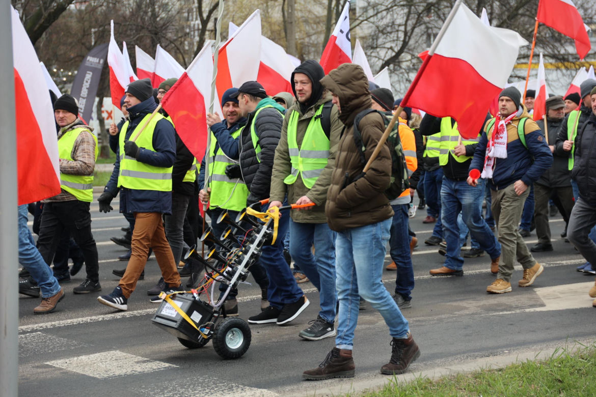 Protest rolników 20 marca w Lublinie. Przeszli ulicami miasta pod LUW