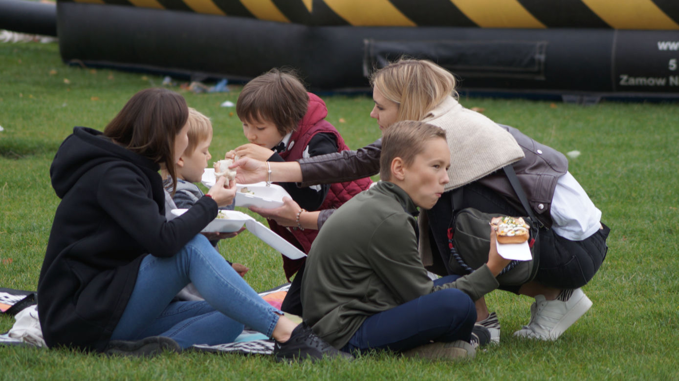 Festiwal Food Trucków 2021. Restauracje na kółkach zaparkowały na Wyspie Młyńskiej