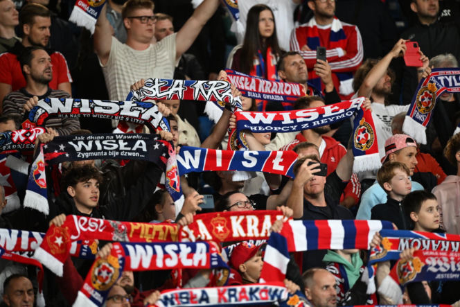 Tak kibice Wisły Kraków bawili się na trybunach. Znajdź się na zdjęciach