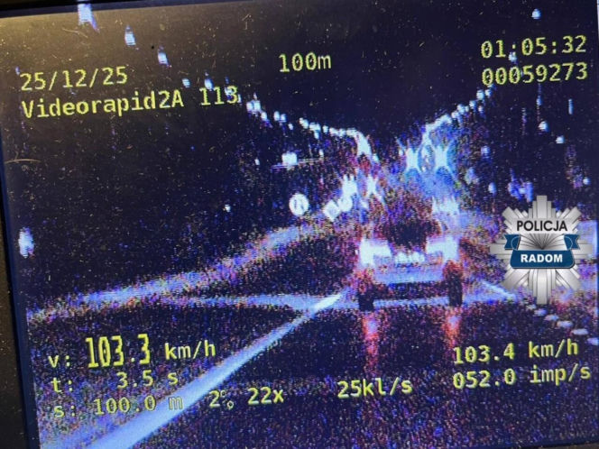 „Mikołaj” z Radomia zamienił seata w choinkę. Policjanci zdębieli