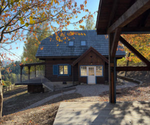 Remont drewnianej chaty w Tropiu (woj. małopolskie)