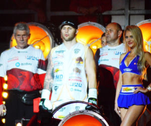KnockOut Boxing Night 7 Rzeszów - Kamil Szeremeta (w środku)