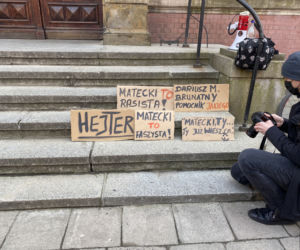 Zwolennicy Piotra Kupsia wspierają go przed sądem w Szczecinie