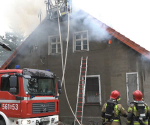 Ogień na plebanii pojawił się w czasie mszy. Żywioł strawił majątek parafian 