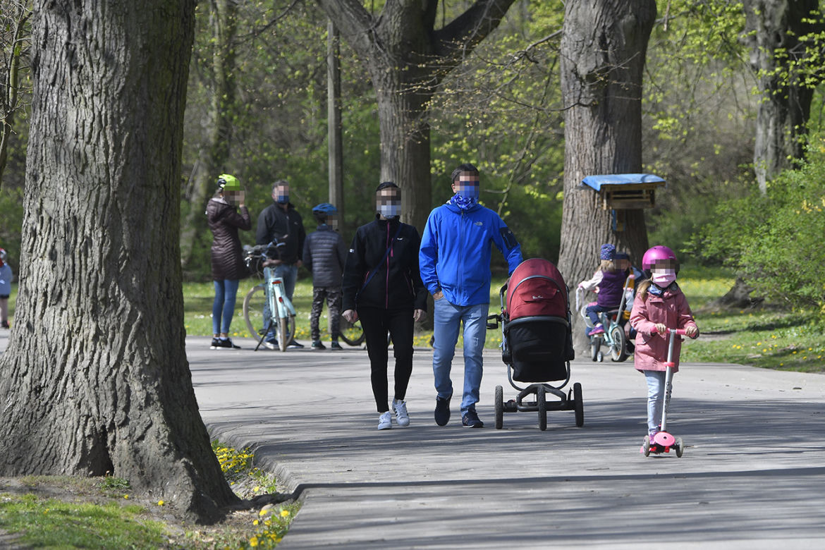 Rozluźnienie w Warszawie. Otwarte Parki i bulwary