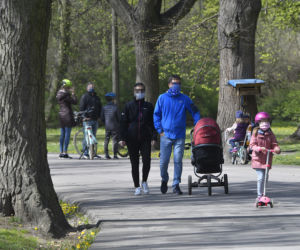 Rozluźnienie w Warszawie. Otwarte Parki i bulwary