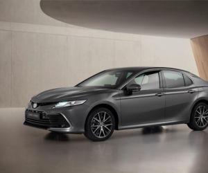 Toyota Camry Hybrid lifting 2021