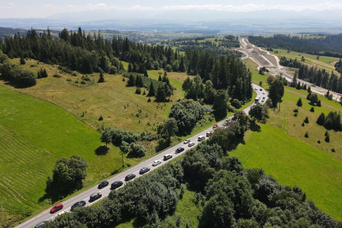 Gigantyczne korki na zakopiance. W długi sierpniowy weekend wielu turystów ruszyło w Tatry