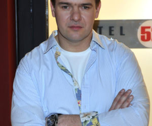 Tomasz Karolak na archiwalnych zdjęciach. Tak wyglądał na początku kariery