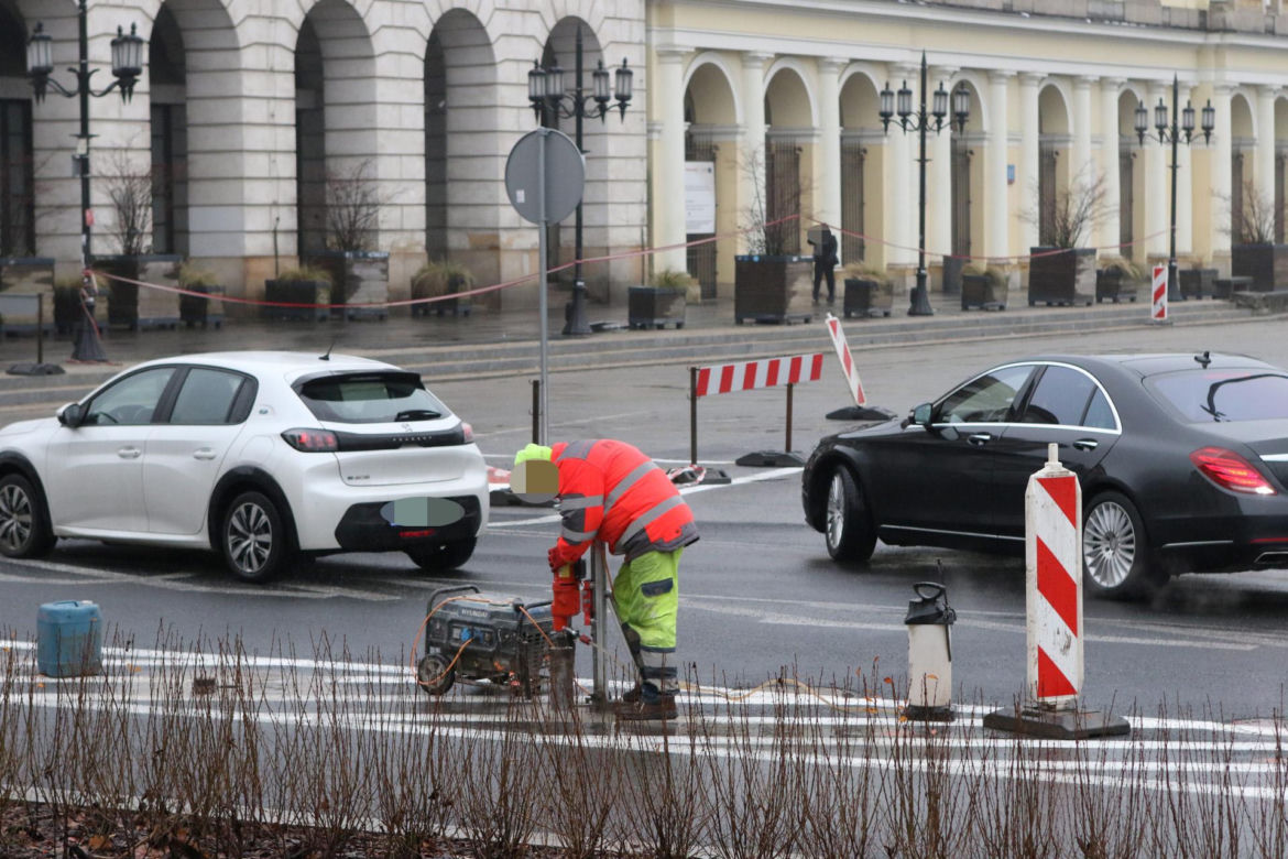 Zabrali miejsca parkingowe i zwęzili ulicę by zrobić ścieżkę rowerową. Biorą się za kolejne ulice
